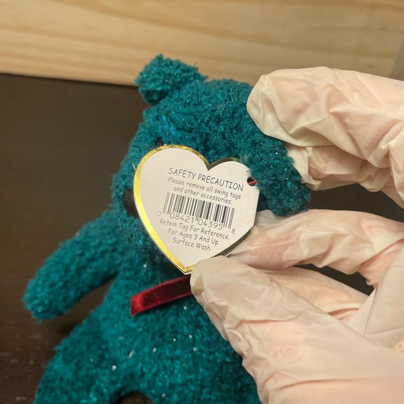 2001 Holiday Teddy, Ty Beanie Baby // 3/$38 - Picture 3 of 14